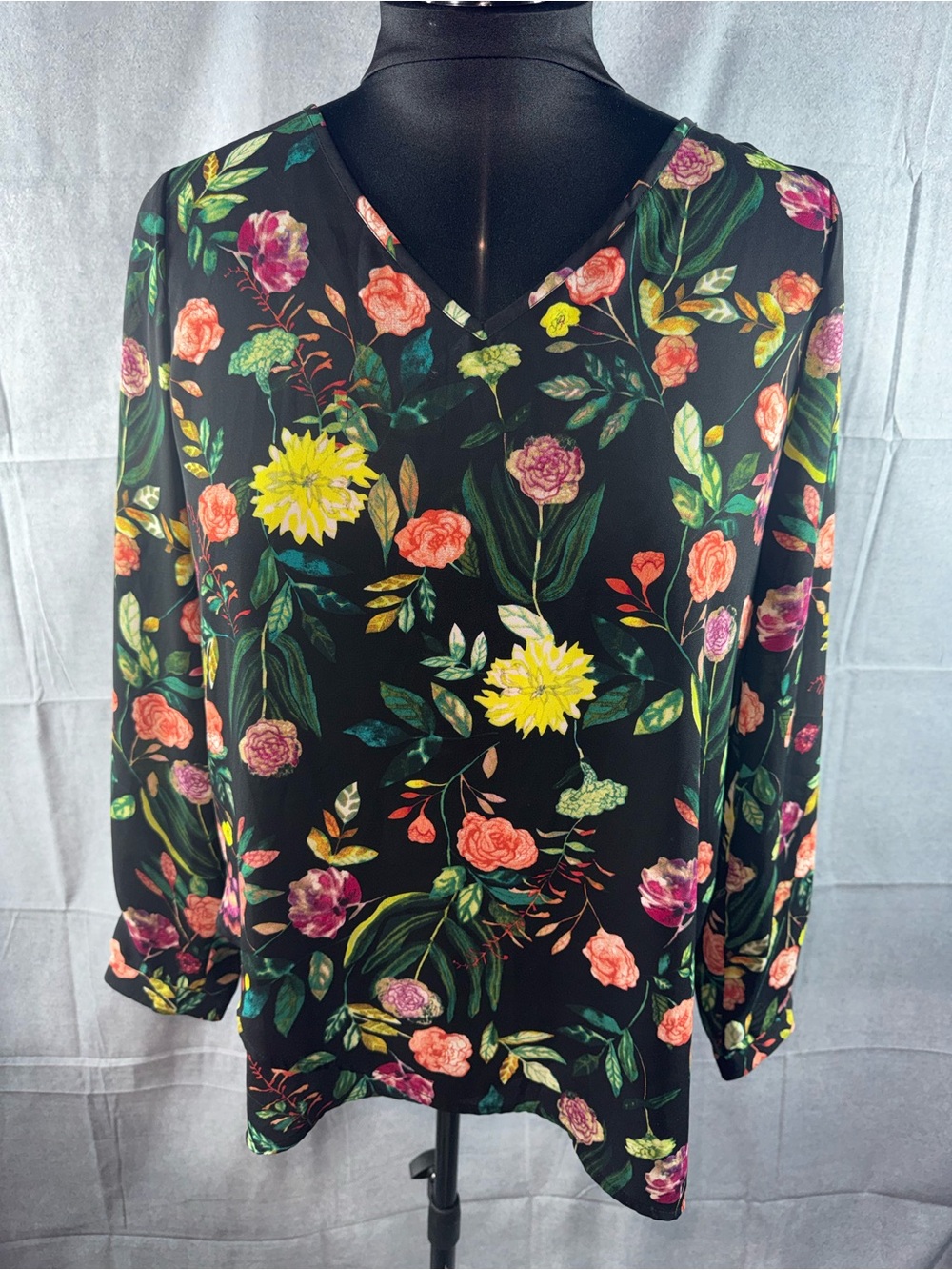 3230-Chelsea & Theodore Black Floral V-Neck Long-Sleeve Blouse